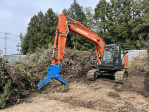 つくば市の株式会社FLAGUP 伐採木受入れ施設　WOOD BASE TSUKUBA-作業